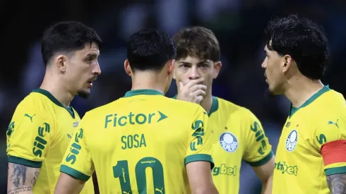 Giay, lateral-direito do Santos