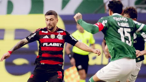 Arrascaeta é um dos nomes que não pode levar cartão. Foto: Adriano Fontes / Flamengo