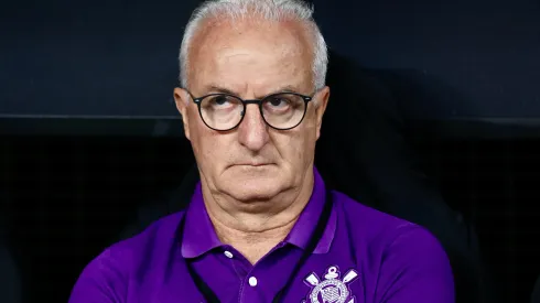 Dorival Júnior precisa melhorar se quiser permanecer em 2026 no Corinthians.