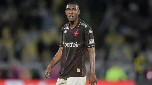 Rayan durante duelo entre Vasco x Fluminense – Foto: Thiago Ribeiro/AGIF