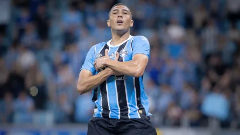 Carlos Vinícius é o principal nome do Grêmio no Brasileirão – Foto: Maxi Franzoi/AGIF
