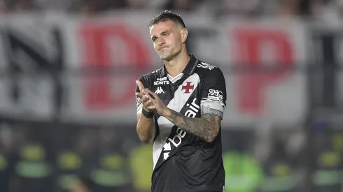 RJ – RIO DE JANEIRO – 02/11/2025 – BRASILEIRO A 2025, VASCO X SAO PAULO – Vegetti jogador do Vasco durante partida contra o Sao Paulo no estadio Sao Januario pelo campeonato Brasileiro A 2025. Foto: Thiago Ribeiro/AGIF
