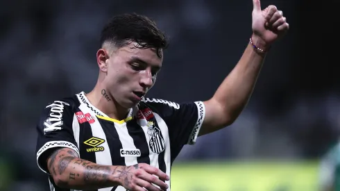 SP – SAO PAULO – 06/11/2025 – BRASILEIRO A 2025, PALMEIRAS X SANTOS – Barreal jogador do Santos durante partida contra o Palmeiras no estadio Arena Allianz Parque pelo campeonato Brasileiro A 2025. Foto: Ettore Chiereguini/AGIF