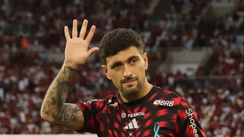 Arrascaeta tem noite especial na vitória do Flamengo sobre o Santos