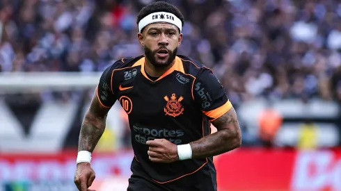 SP – SAO PAULO – 09/11/2025 – BRASILEIRO A 2025, CORINTHIANS X CEARA – Memphis Depay jogador do Corinthians durante partida contra o Ceara no estadio Arena Corinthians pelo campeonato Brasileiro A 2025. Foto: Fabio Giannelli/AGIF