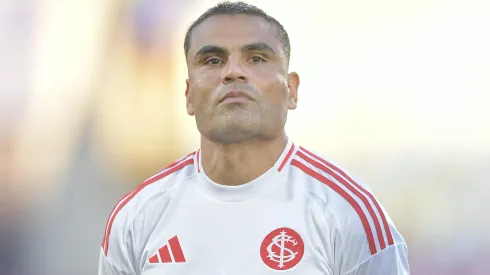 RJ – RIO DE JANEIRO – 25/10/2025 – BRASILEIRO A 2025, FLUMINENSE X INTERNACIONAL – Mercado jogador do Internacional durante partida contra o Fluminense no estadio Maracana pelo campeonato Brasileiro A 2025. Foto: Thiago Ribeiro/AGIF