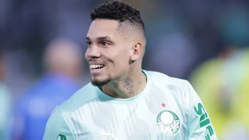 SP – BARUERI – 12/04/2025 – BRASILEIRO A 2025, PALMEIRAS X CORINTHIANS – Paulinho jogador do Palmeiras durante aquecimento antes da partida contra o Corinthians no estadio Arena Barueri pelo campeonato Brasileiro A 2025. Foto: Ettore Chiereguini/AGIF