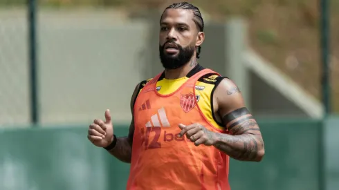 Hulk chora e revela tristeza pela saída de Otávio