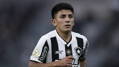 RJ – RIO DE JANEIRO – 09/11/2024 – BRASILEIRO A 2024, BOTAFOGO X CUIABA – Thiago Almada jogador do Botafogo durante partida contra o Cuiaba no estadio Engenhao pelo campeonato Brasileiro A 2024. Foto: Jorge Rodrigues/AGIF