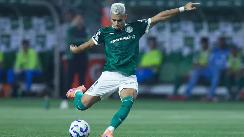 SAO PAULO, BRAZIL – OCTOBER 11:Andreas Pereira of Palmeiras controls the ball during a Brasileirao 2025 match between Palmeiras and Juventude at Allianz Parque on October 11, 2025 in Sao Paulo, Brazil. (Photo by Alexandre Schneider/Getty Images)
