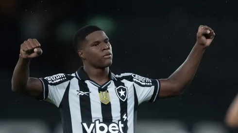 Kadir recebe ligação de John Textor e Igor Jesus após grande atuação contra o Sport – Foto: Jorge Rodrigues/AGIF
