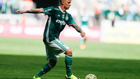 SAO PAULO, BRAZIL – JULY 24: Roger Guedes of Palmeiras in action during the match between Palmeiras and Atletico MG for the Brazilian Series A 2016 at Allianz Parque stadium on July 24, 2016 in Sao Paulo, Brazil. (Photo by Alexandre Schneider/Getty Images)