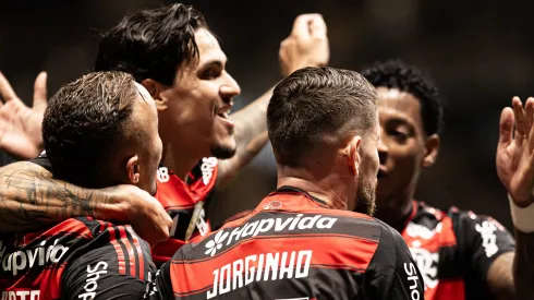 MG – BELO HORIZONTE – 06/08/2025 – COPA DO BRASIL 2025, ATLETICO-MG X FLAMENGO – Cebolinha jogador do Flamengo comemora seu gol com jogadores do seu time durante partida contra o Atletico-MG no estadio Arena MRV pelo campeonato Copa Do Brasil 2025. Foto: Mateus Dutra/AGIF