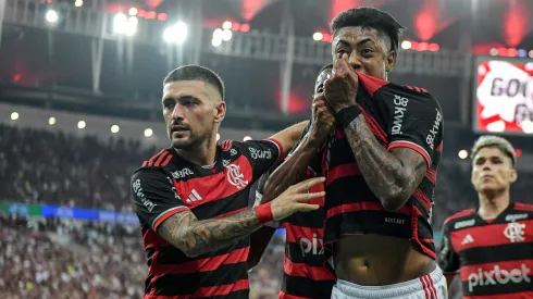 Arrascaeta e Bruno Henrique podem decidir para Flamengo. Foto: Thiago Ribeiro/AGIF