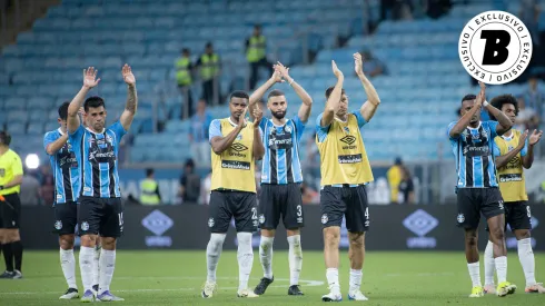 Elenco do Imortal agradecendo a torcida no último jogo na Arena