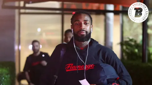 Gerson durante a sua passagem pelo Flamengo em viagem com a partida