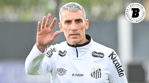 Vojvoda durante treino do Peixe no CT Rei Pelé