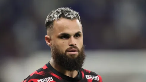 Michael jogador do Flamengo durante aquecimento antes da partida contra o Cruzeiro