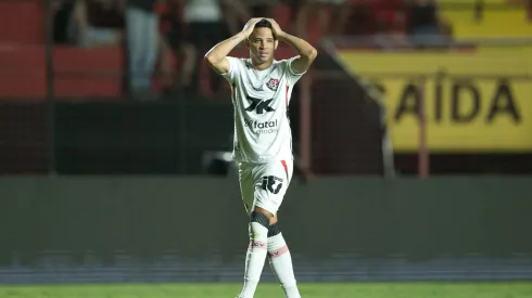 PE – RECIFE – 23/11/2025 – BRASILEIRO A 2025, SPORT X VITORIA – Erick jogador do Vitoria durante a partida contra o Sport na Ilha do Retiro em Recife (PE), pelo Campeonato Brasileiro A 2025. Foto: Marlon Costa/AGIF
