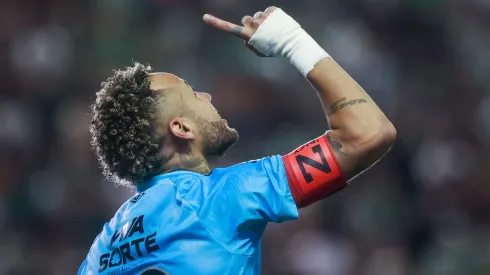 RS – CAXIAS DO SUL – 03/12/2025 – BRASILEIRO A 2025, JUVENTUDE X SANTOS – Neymar jogador do Santos comemora seu gol durante partida contra o Juventude no estadio Alfredo Jaconi pelo campeonato Brasileiro A 2025. Foto: Luiz Erbes/AGIF