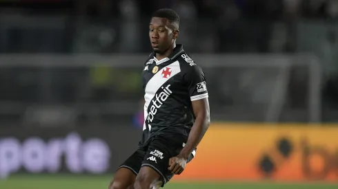 Cuestá é titular absoluto no Vasco. Foto: Thiago Ribeiro/AGIF