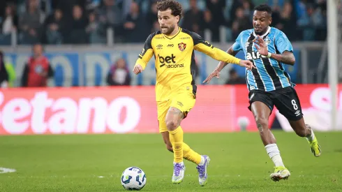 Lucas Lima, jogador do Sport durante partida contra o Grêmio no estadio Arena do Gremio pelo campeonato Brasileiro A 2025. Foto: Maxi Franzoi/AGIF