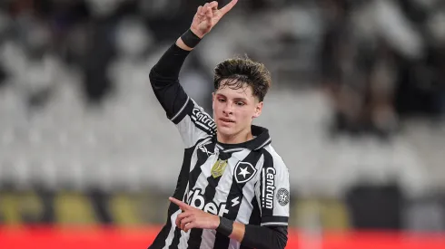 Montoro jogador do Botafogo comemora seu gol durante partida contra o Mirassol no estadio Engenhao pelo campeonato Brasileiro A 2025. Foto: Thiago Ribeiro/AGIF