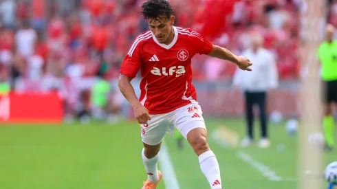 Alexsandro Bernabei, lateral-esquerdo do Inter em partida pelo campeonato brasileiro (Foto: Ricardo Duarte / SCI)