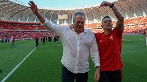 Abel Braga e D'Alessandro comemoraram permanência do Inter