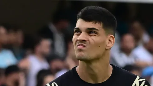 Gabriel Brazão durante partida do Peixe na Vila Belmiro.