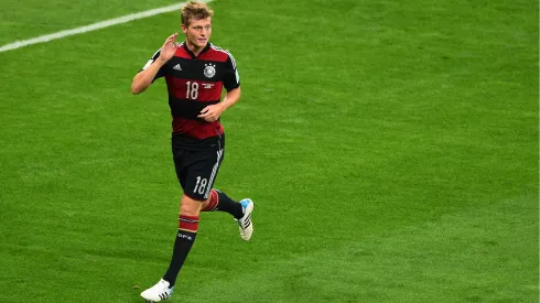 Toni Kroos comemorando um dos gols no histórico 7 a 1 sobre o Brasil em 2014