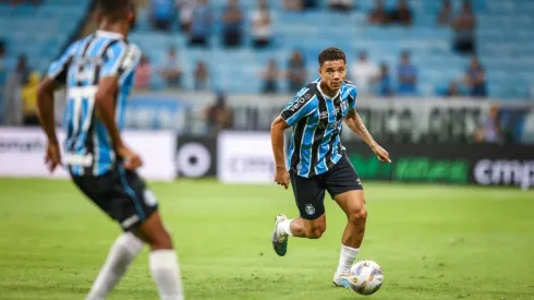 Zagueiro Viery fez sua estreia no profissional do Grêmio (Foto: Lucas Uebel / GFBPA)