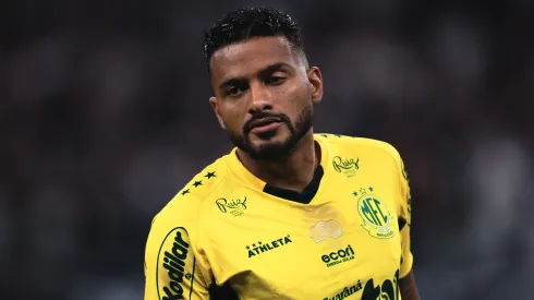 Lateral fez grande temporada – Foto: Ettore Chiereguini/AGIF.