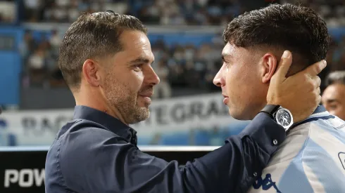 Nardoni cumprimentando Gago, técnico do Boca Juniors.