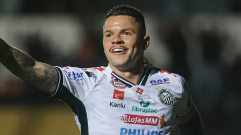 Rodrigo Rodrigues jogador do Operario comemora seu gol durante partida contra o Novorizontino no estadio Germano Kruger pelo campeonato Brasileiro B 2025. Foto: Joao Vitor Rezende Borba/AGIF