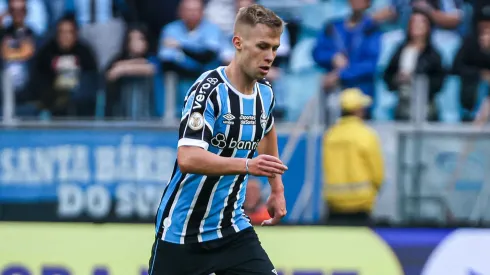 Grêmio não dificultará novo empréstimo do volante Ronald