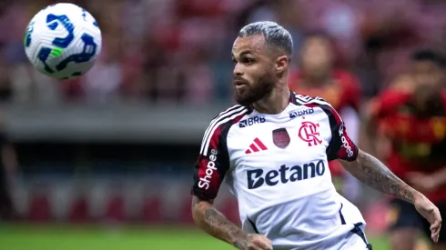 Michael é reserva do Flamengo de Filipe Luís
