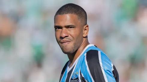 Esteves jogador do Gremio durante partida contra o Juventude no estadio Alfredo Jaconi pelo campeonato Gaucho 2025. Foto: Liamara Polli/AGIF
