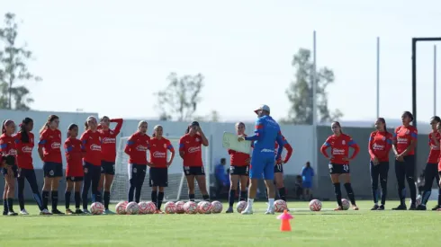 Pato Alfaro publicó la lista de 20 jugadoras que llevó para el Clásico de México
