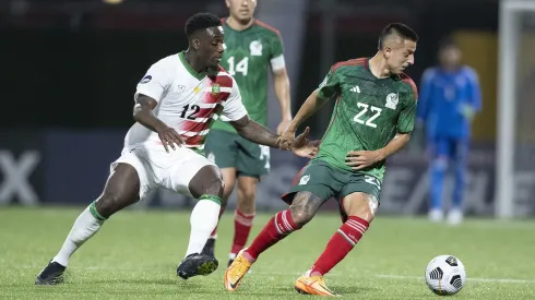 Roberto Alvarado fue el único rojiblanco en la alineación inicial de México en Surinam
