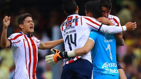 Raúl Gudiño fue felicitado por todos sus compañeros.
