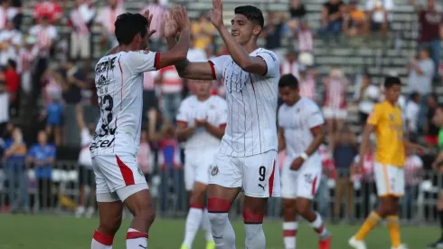 Alan Pulido conquistó el primer gol del Rebaño Sagrado / Chivas de Guadalajara
