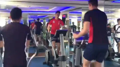 Chivas entrenó en el gimnasio regenerativo para aquellos futbolistas que sumaron minutos.
