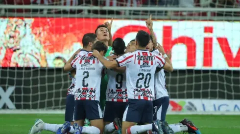 Así celebró el Rebaño Sagrado el gol de Alan Pulido. (Foto: Chivas)
