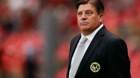 Miguel Herrera ya calienta el Clásico Nacional de Copa.
