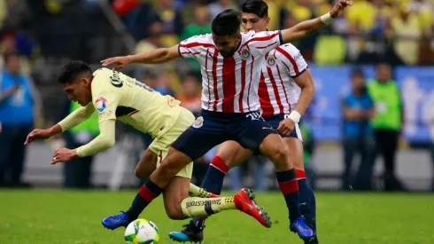 Miguel Ponce debió abandonar su banda para apoyar en el mediocampo
