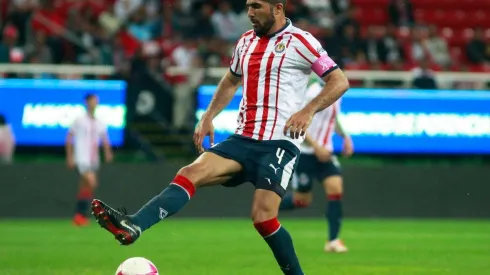 El central rojiblanco abandonó el partido ante Lobos BUAP a los 10 minutos de iniciado
