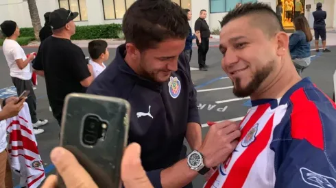 La afición de Chivas recibió al plantel en San Diego