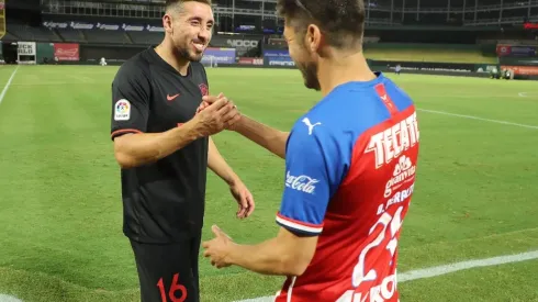 Los ex compañeros en el Tri se reencontraron tras el partido e intercambiaron playeras
