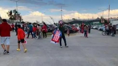 Los aficionados rojiblancos acudieron en masas al Estadio Cuauhtémoc
